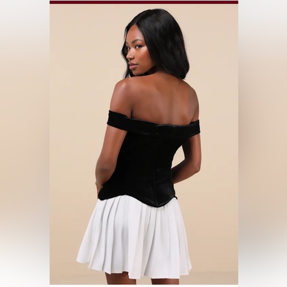 Savannah Black and White Off-the-Shoulder
Mini Dress - Picture 3 of 3